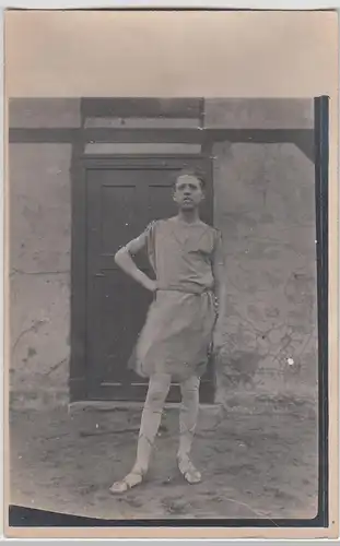 (52188) Foto AK junger Mann, Pose im Theaterkostüm, vor 1945