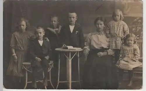 (81417) orig. Foto Frau mit 6 Kinder, Fotograf Essen, vor 1945