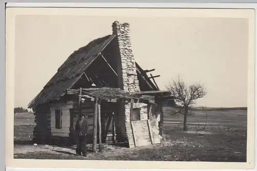 (53237) Foto AK verfallenes Häuschen mit Kamin, vor 1945