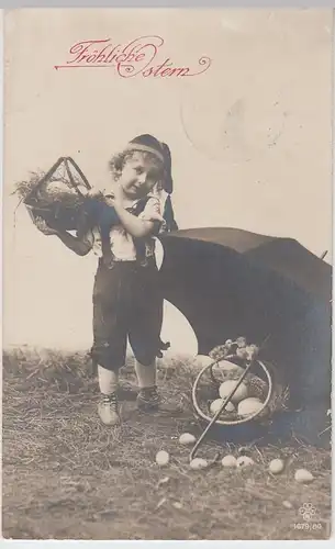 (60633) Foto AK Fröhliche Ostern, Kind mit Eiern, Küken, Regenschirm, 1910