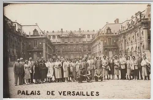 (38388) Foto AK Schloss Versailles, Gruppenfoto