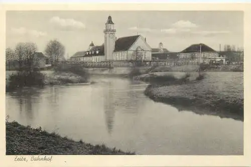 AK - Zeitz am Ufer mit Blick auf den Bahnhof