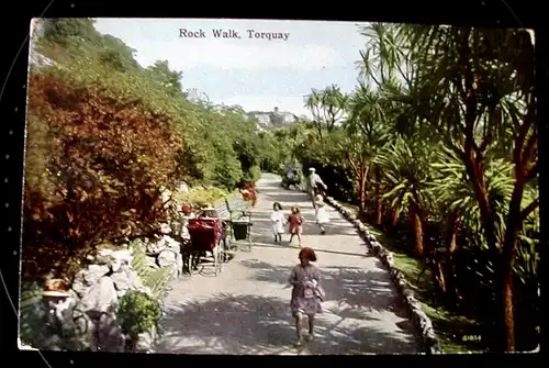 [Echtfotokarte farbig] AK ROCK WALK, TORQUAY, England / Großbritannien. Park, Kinder. 