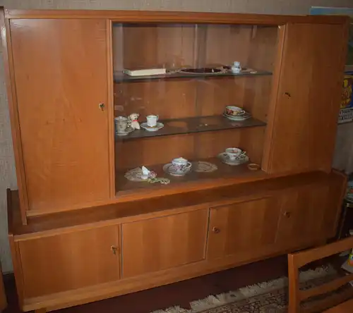 Wunderschönes Zimmer, komplett, Buffet, Anrichte, Tisch u. 4 Stühle TOP Zustand!