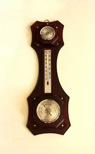 Mid Century Wetterstation aus Leder, Metall und Glas - Thermometer, Hygrometer, Barometer, Temperaturanzeige in Celsius und Fahrenheit, Vintage