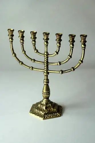 Schöne Menorah aus Messing - Kerzenhalter 7-armig,  Vintage aus den 1970ern