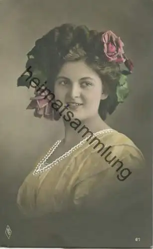 Junge Frau mit Rosen im Haar - Verlag PFB Paul Fink Berlin 61 - koloriert gel. 1910