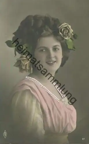 Junge Frau mit Rosen im Haar - Verlag PFB Paul Fink Berlin 61 - koloriert gel. 1910