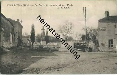 Tourtenay - La Place du Monument aux Morts