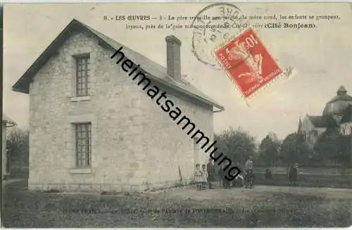 Abbaye de Fontgombault - Les OEuvres - le pere travaille son jardin … Cite Bonjean