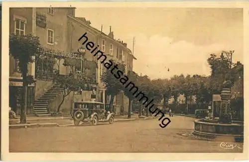 Maurs-la-Jolie - Place de la Republique