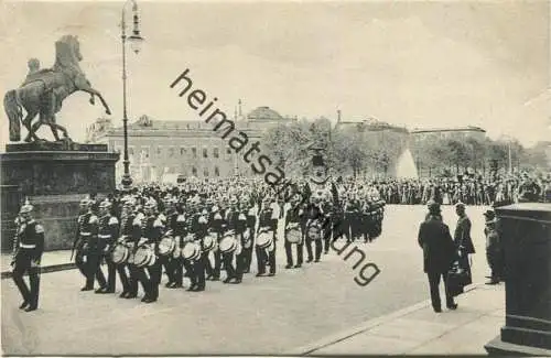 Berlin - Aufziehen der Schlosswache gel. 1912