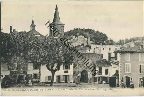 Saint-Jean-Pied-de-Port - Un coin de la Place - La vieille porte - Carrache editeur Pau
