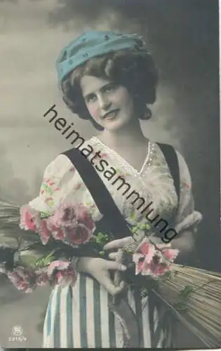 Frau mit Hut - Hutmode - Sichel - handcoloriert