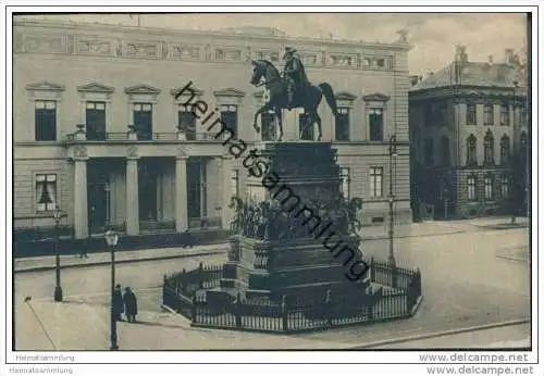 Berlin-Mitte - Palais Kaiser Wilhelm I. und Denkmal Friedrich des Großen