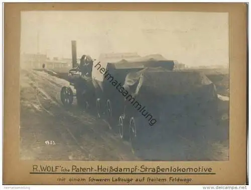 R. Wolf 'sche Patent Heissdampf Strassenlokomotive mit einem schweren Lastzuge auf steilem Feldwege - R. Wolf A.G. Magde
