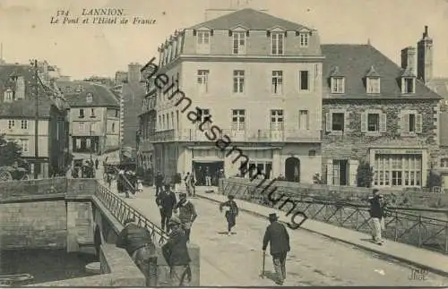 Lannion - Cotes-d Armor - Le Pont et l Hotel de France