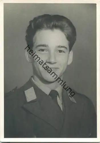 Soldat in Uniform - Flieger - Keine AK-Einteilung