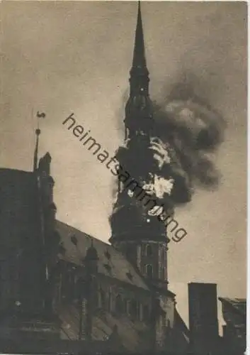 Riga - Die St. Petri-Kirche brennt - Degosais Peterbaznicas tornis - AK-Grossformat 40er Jahre