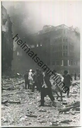 Hamburg - Zerstörungen - Mönckebergstrasse 1943 - Fussgänger - Foto-Ansichtskarte - Verlag Foto Hugo Schmidt Hamburg