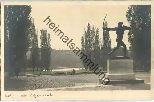 Berlin - Lietzenseepark - Bogenschütze - Foto-Ansichtskarte - Verlag Stengel & Co Dresden