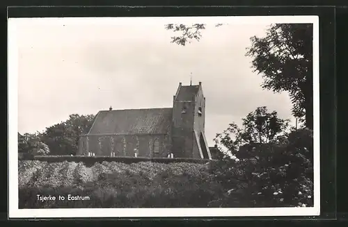 AK Eastrum, Tsjerke, Blick zur Kirche