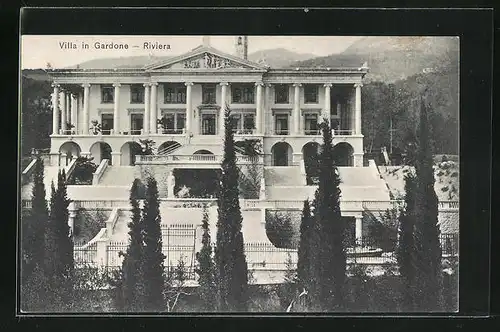 AK Gardone-Riviera, Villa mit Bäumen