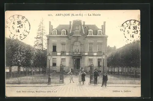 AK Arpajon, Enfants devant la Mairie