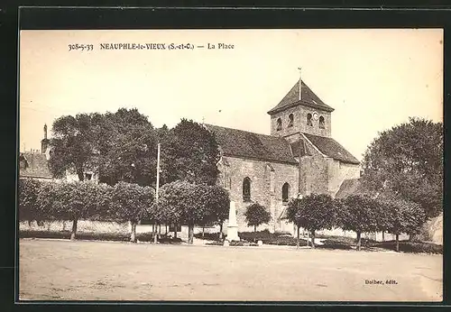 AK Neauphle-le-Vieux, La Place