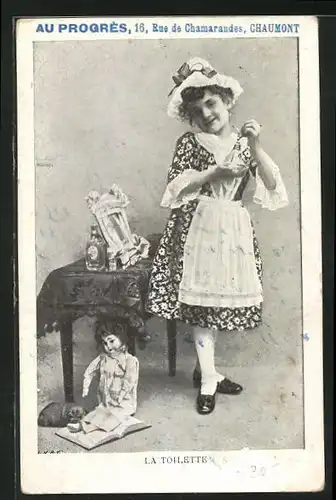 AK La Toilette, Kleine Dame mit Puppe