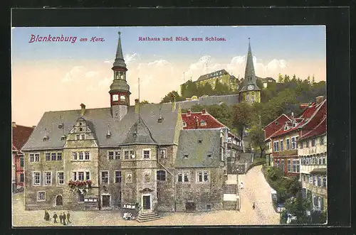 AK Blankenburg /Harz, Rathaus und Blick zum Schloss mit Strasse