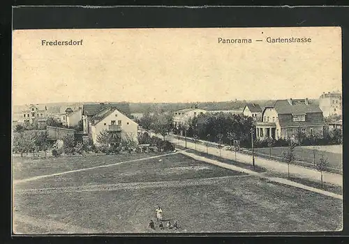 AK Fredersdorf / Uckermark, Panorama mit Gartenstrasse