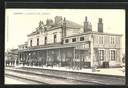 AK Migennes-Laroche, Les salles d`attente des traines se dirigeant sur Don, Bahnhof