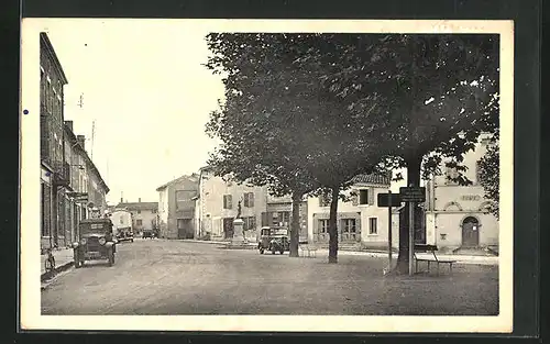 AK La Chapelle-de-Guinchay, Strassenpartie mit Denkmal