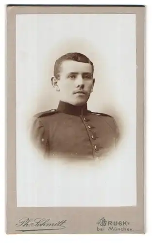 Fotografie Ph. Schmitt, Bruck b. München, Portrait modisch frisierter Soldat