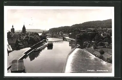 AK Hameln, Weserpartie mit Schiffen und Weserbrücke