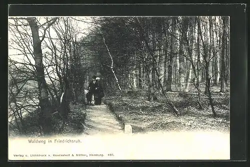 AK Friedrichsruh, Vater mit Kind auf einem Waldweg
