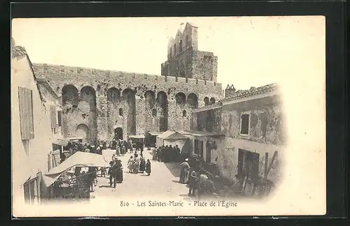 AK Les Saintes-Maries-De la Mer, Place de l`Eglise