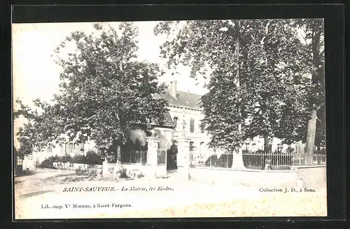 AK Saint-Sauveur, la Mairie, les Ecoles