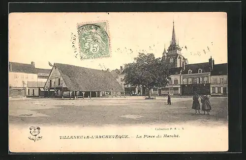 AK Villeneuve-l'Archeveque, la Place du Marché