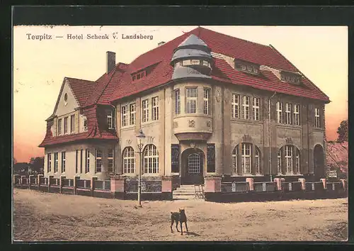 AK Teupitz, Hotel Schenk von Landsberg, davor ein Hund