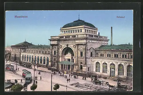 AK Mannheim, Bahnhof mit Strassenbahnen