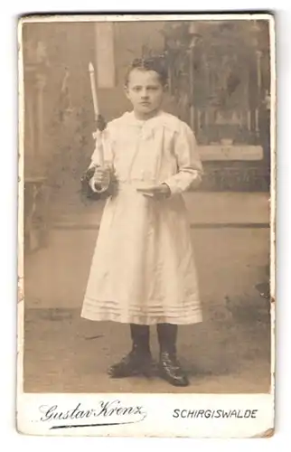 Fotografie Gustav Krenz, Schirgiswalde, Portrait Mädchen mit Bibel und Kommunionskerze