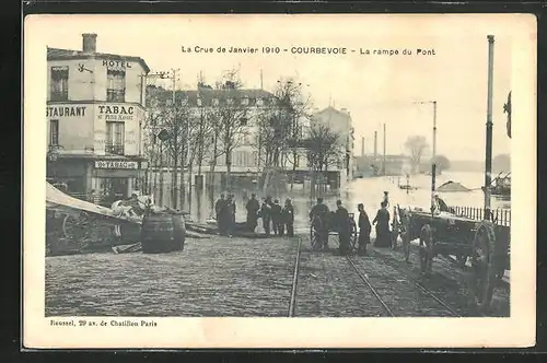 AK La Crue de Janvier 1910, Courbevoie - La rampe du Pont, Hochwasser