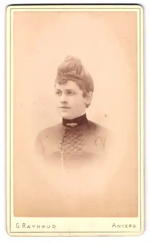 Fotografie G. Raynaud, Anvers, 23 Rempart Ste Catherine, Portrait junge Dame mit modischer Frisur