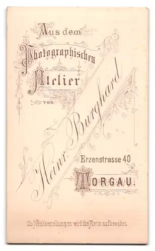 Fotografie Heinrich Burghard, Torgau, Erzenstr. 40, Portrait junger Mann mt Brille im Anzug