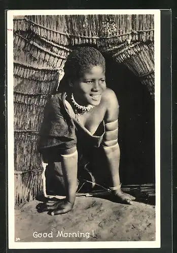 AK Hübsche Afrikanerin am Eingang zu ihrer Hütte