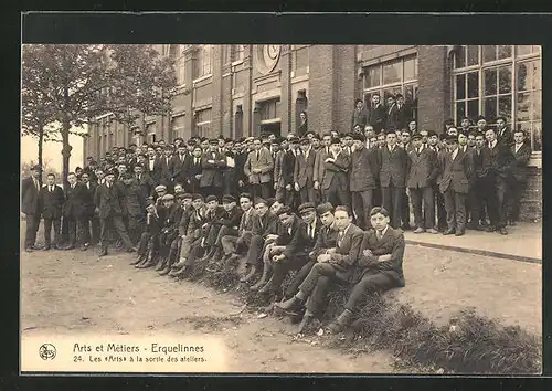 AK Erquelinnes, Arts de Metiers, Gruppenbild junger Männer