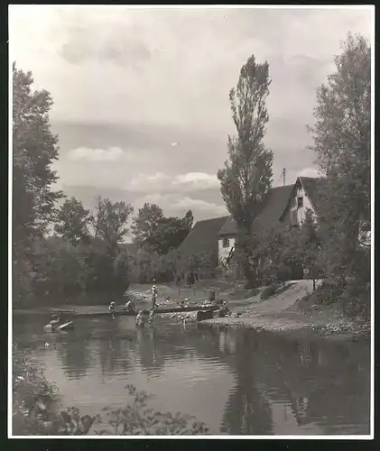 Fotografie Albin Müller, Hamburg-Altona, Schützenstrasse 61, Ansicht Rothenburg o.d.T., Gehöft am Ufer der Tauber