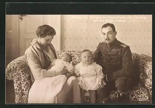 AK Herzog und Herzogin zu Braunschweig und Lüneburg mit den beiden Prinzen